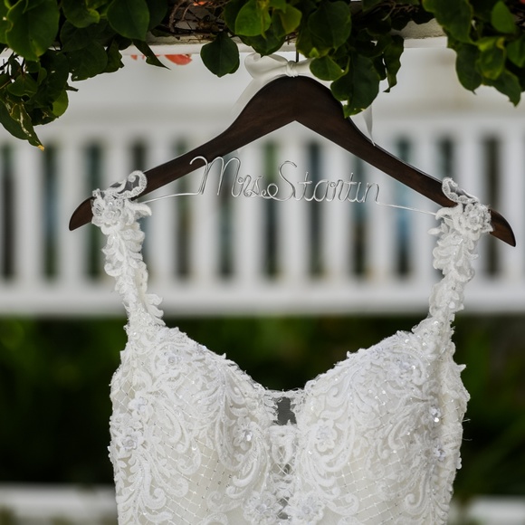 Gorgeous Maggie Sottero Lace Fit Wedding Dress - Picture 4 of 8